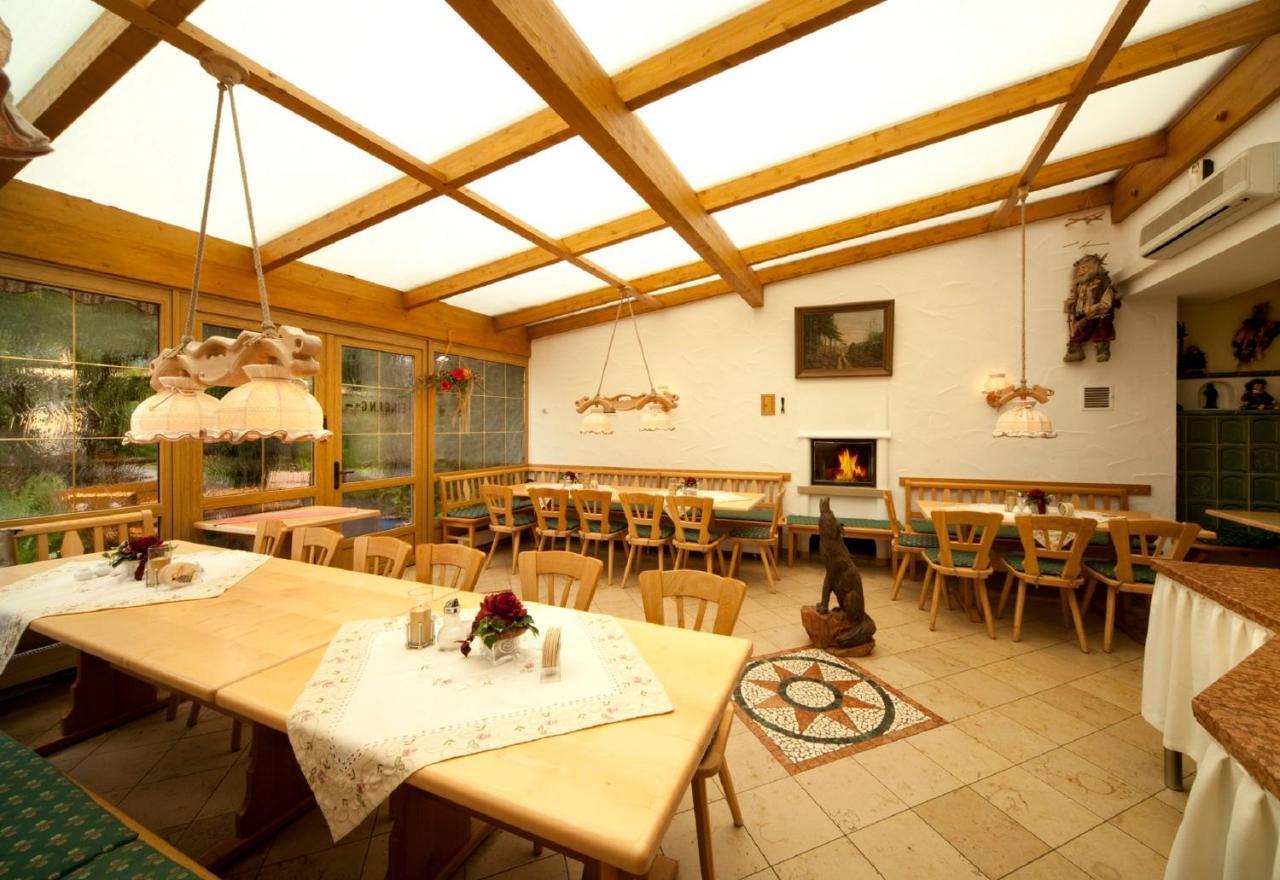 Gasthaus Zur Wolfsschlucht Hotel Sugenheim Exterior photo